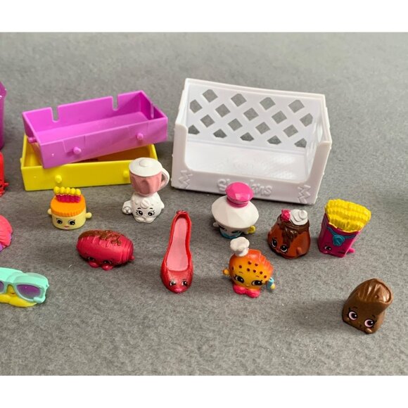 Shopkins Miniature Figures & Accessories Lot - Moose Toys - Picture 4 of 7